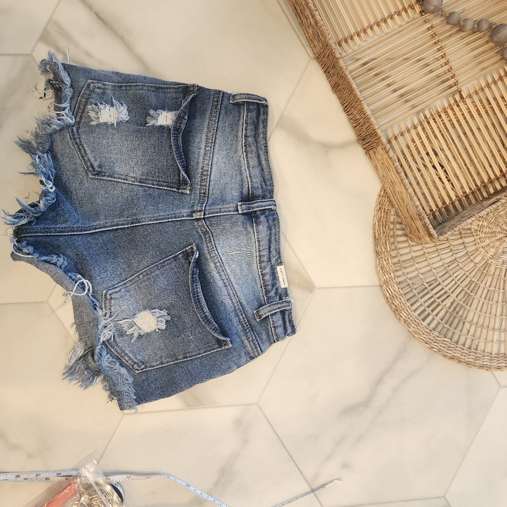 Almost famous, womens size 3, CUTEST fringed distressed denim short shortsπ©· - Picture 11 of 13